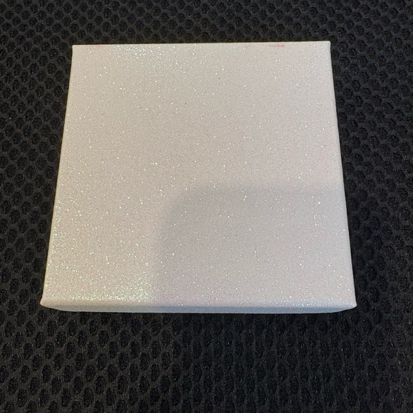 New Boxing Day Snowman Brooch Pin - Unisex - Picture 8 of 9